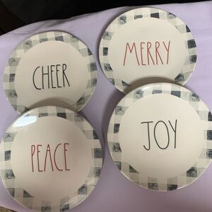 Set of 4 Plates with Trim 6”